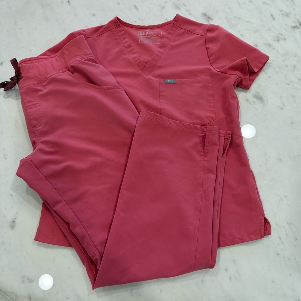 Figs Women's Pink Scrub Set